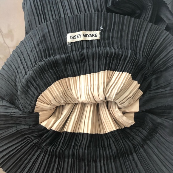 Issey Miyake pleated Bag - Picture 2 of 3